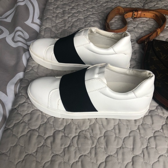Steve Madden NEW slip on Sneaker - Picture 2 of 5